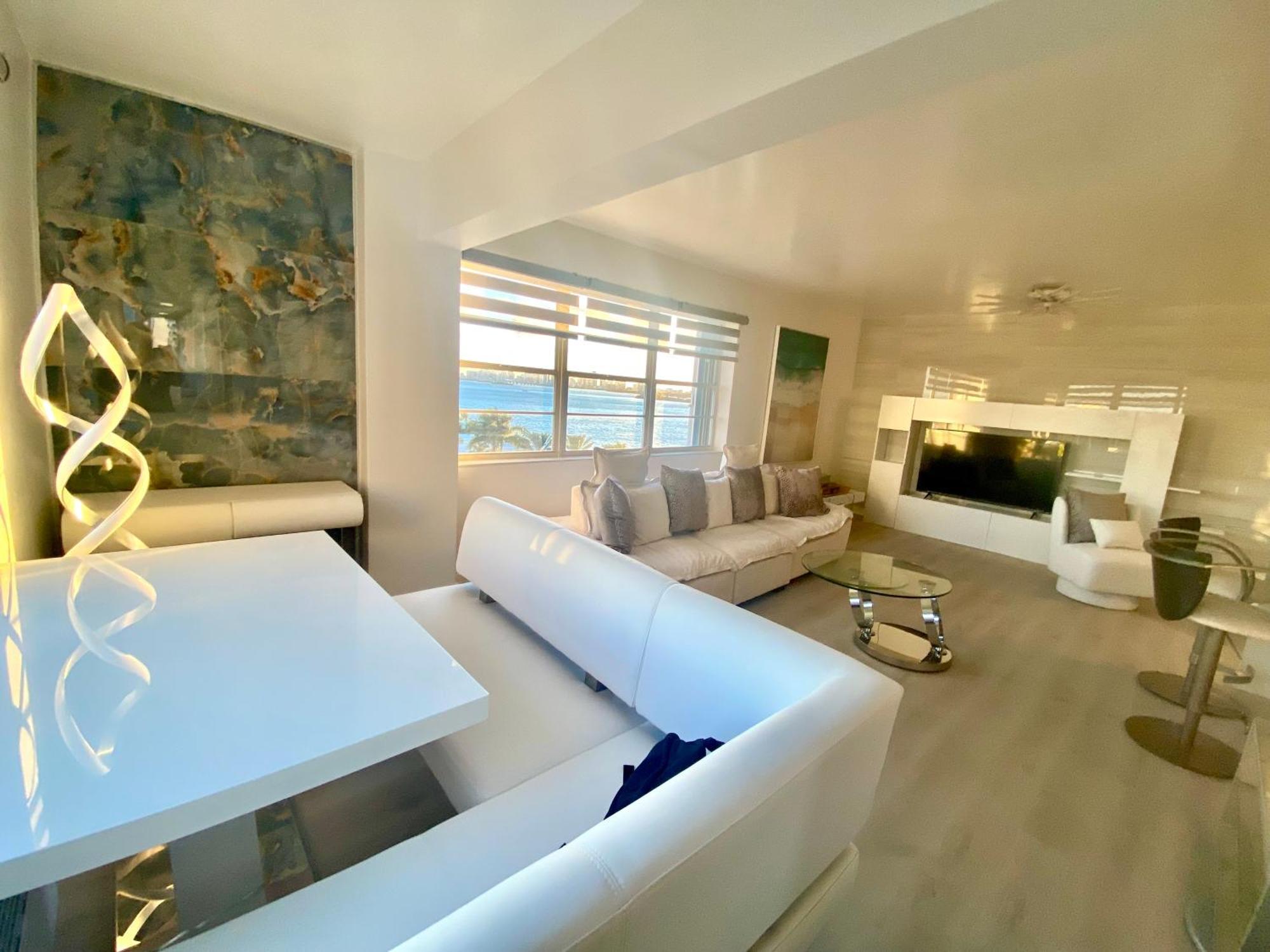 Panoramic Luxurious Waterfront One Bedroom Apartment With Miami Skyline View Free Parking 5Min Drive To Miami Beach Eksteriør bilde