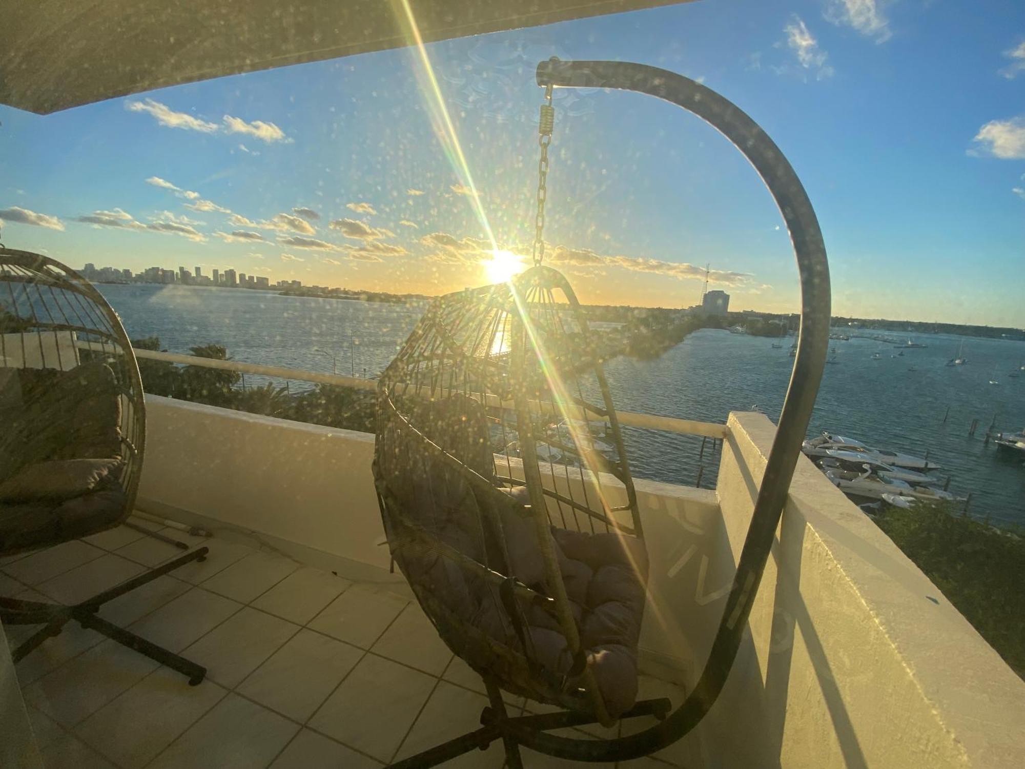 Panoramic Luxurious Waterfront One Bedroom Apartment With Miami Skyline View Free Parking 5Min Drive To Miami Beach Eksteriør bilde