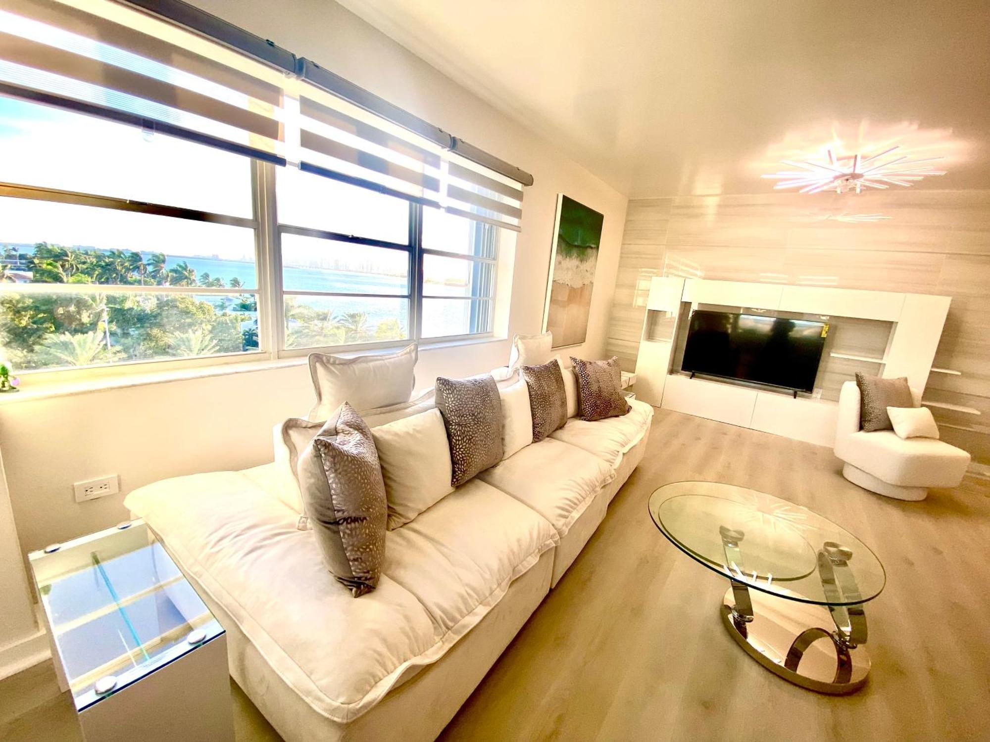 Panoramic Luxurious Waterfront One Bedroom Apartment With Miami Skyline View Free Parking 5Min Drive To Miami Beach Eksteriør bilde