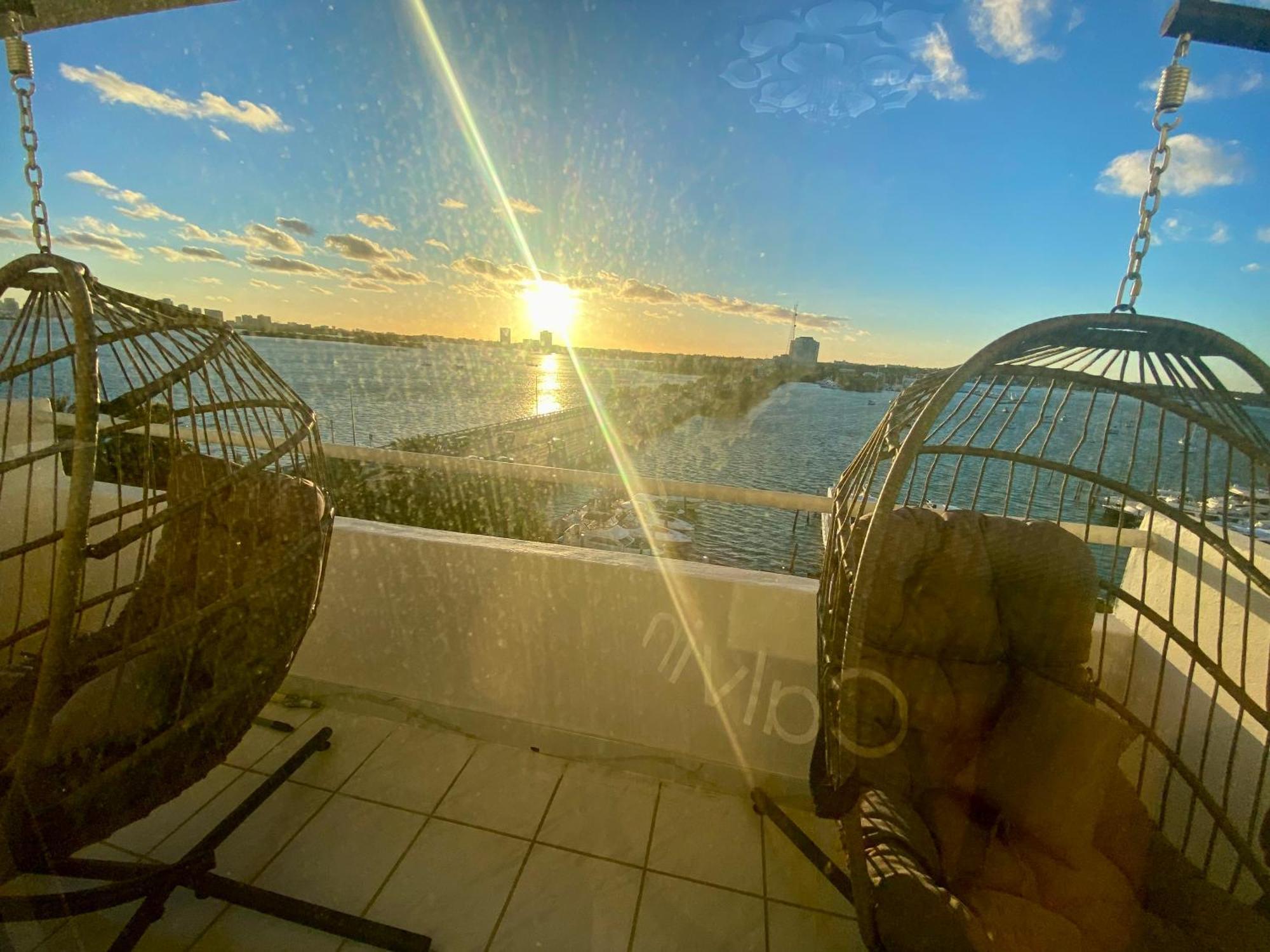 Panoramic Luxurious Waterfront One Bedroom Apartment With Miami Skyline View Free Parking 5Min Drive To Miami Beach Eksteriør bilde